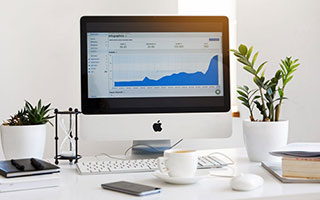 贵阳花溪保利溪湖【徐颖】，肉丝少妇足交勾引，白丝跪地口交吞精，蒙眼口塞内裤调教，高潮到呻吟连连！